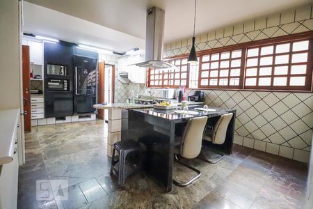 Casa para alugar com 420m², 4 quartos e 5 vagasCozinha