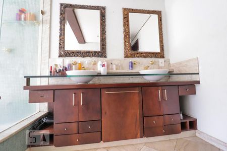 Casa para alugar com 420m², 4 quartos e 5 vagasBanheiro da suíte 2