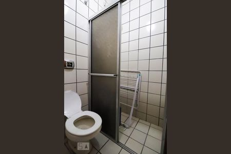 Casa para alugar com 420m², 4 quartos e 5 vagasBanheiro de serviço