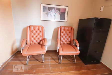 Casa para alugar com 420m², 4 quartos e 5 vagasEscritório