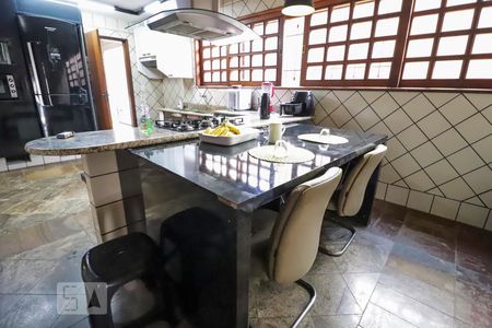 Casa para alugar com 420m², 4 quartos e 5 vagasCozinha