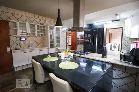 Casa para alugar com 420m², 4 quartos e 5 vagasCozinha