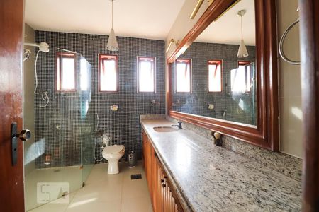 Casa para alugar com 420m², 4 quartos e 5 vagasBanheiro da suíte 1