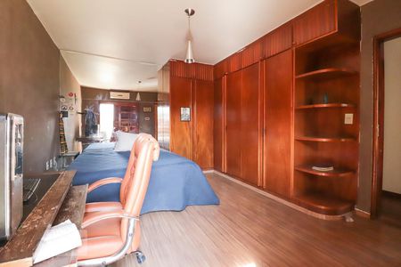 Casa para alugar com 420m², 4 quartos e 5 vagasSuíte 1