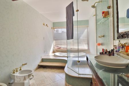 Casa para alugar com 420m², 4 quartos e 5 vagasBanheiro da suíte 2