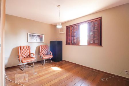 Casa para alugar com 420m², 4 quartos e 5 vagasEscritório