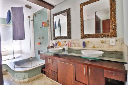 Casa para alugar com 420m², 4 quartos e 5 vagasBanheiro da suíte 2