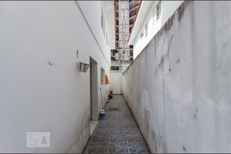 Corredor Externo de casa para alugar com 3 quartos, 135m² em Jardim Oriental, São Paulo