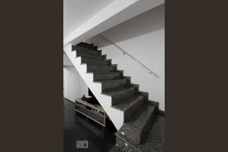 Escada de casa à venda com 2 quartos, 179m² em Vila Augusta, Guarulhos