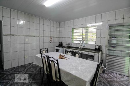 Casa à venda com 179m², 2 quartos e 2 vagas Casa à venda com 179m², 2 quartos e 2 vagasCozinha