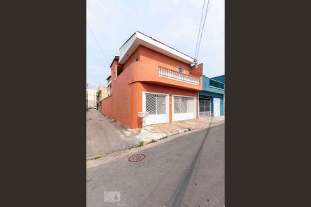 Casa à venda com 200m², 4 quartos e 2 vagas Casa à venda com 200m², 4 quartos e 2 vagasFachada