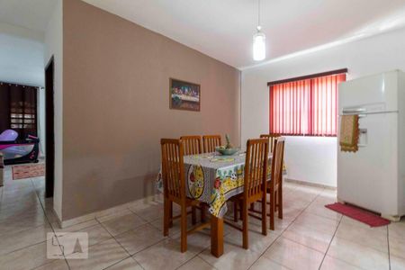 Casa à venda com 200m², 4 quartos e 2 vagas Casa à venda com 200m², 4 quartos e 2 vagasSala de Jantar