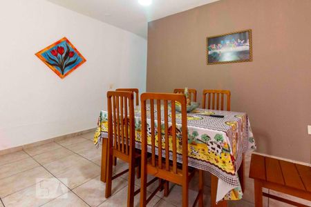 Casa à venda com 200m², 4 quartos e 2 vagas Casa à venda com 200m², 4 quartos e 2 vagasSala de Jantar