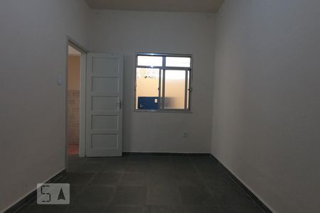 Quarto de casa para alugar com 1 quarto, 65m² em Cascadura, Rio de Janeiro