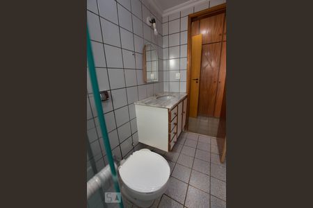 Banheiro da suíte de apartamento para alugar com 1 quarto, 38m² em Presidente Médici, Ribeirão Preto