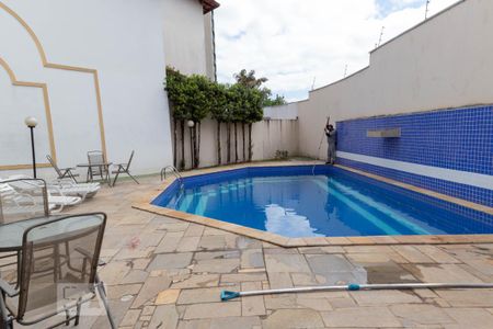 Casa para alugar com 108m², 2 quartos e 2 vagas Casa para alugar com 108m², 2 quartos e 2 vagasPiscina