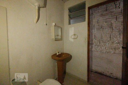 Banheiro de casa à venda com 3 quartos, 40m² em Chora Menino, São Paulo