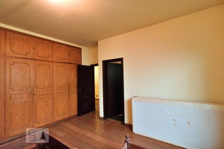 Casa à venda com 900m², 4 quartos e 6 vagasSuíte 4