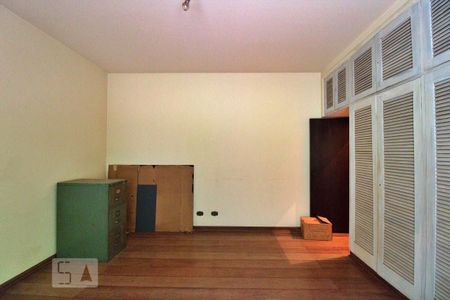 Casa à venda com 900m², 4 quartos e 6 vagasSuíte 2