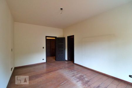 Casa à venda com 900m², 4 quartos e 6 vagasSuíte 1