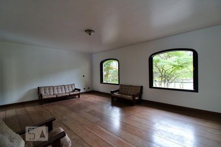 Casa à venda com 900m², 4 quartos e 6 vagasSalão de Festas