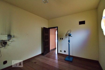 Casa à venda com 900m², 4 quartos e 6 vagasSala Externa