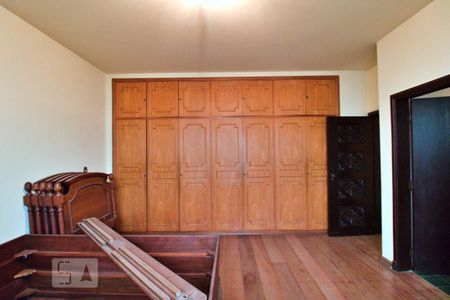 Casa à venda com 900m², 4 quartos e 6 vagasSuíte 4