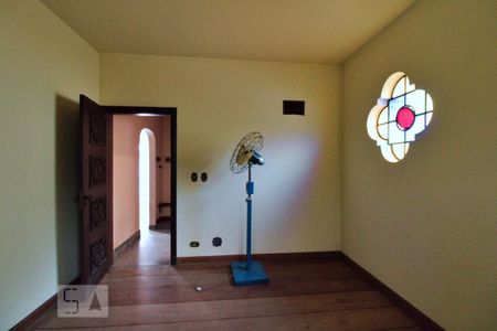 Casa à venda com 900m², 4 quartos e 6 vagasSala Externa