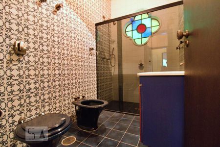 Casa à venda com 900m², 4 quartos e 6 vagasBanheiro da Suíte 2