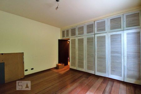 Casa à venda com 900m², 4 quartos e 6 vagasSuíte 2