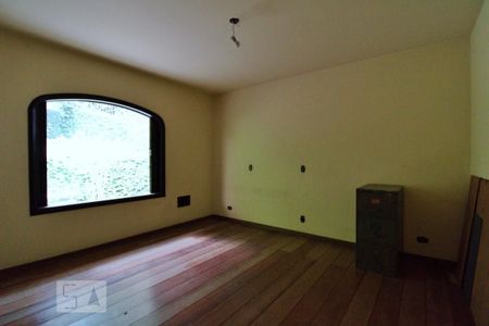 Casa à venda com 900m², 4 quartos e 6 vagasSuíte 2