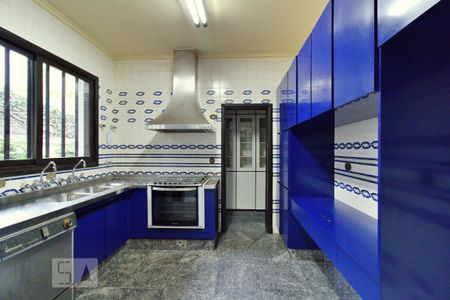 Casa à venda com 900m², 4 quartos e 6 vagasCozinha