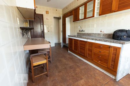 Apartamento para alugar com 245m², 3 quartos e 2 vagas Apartamento para alugar com 245m², 3 quartos e 2 vagasCozinha