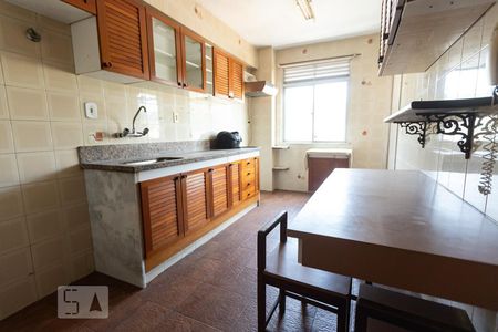 Apartamento para alugar com 245m², 3 quartos e 2 vagas Apartamento para alugar com 245m², 3 quartos e 2 vagasCozinha