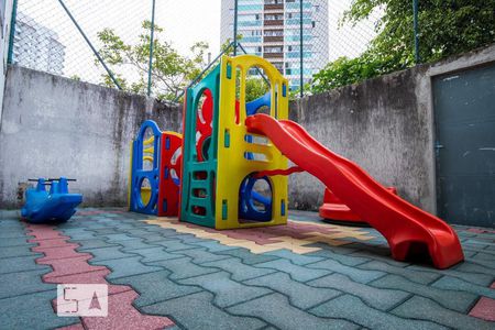 Apartamento à venda com 120m², 3 quartos e 3 vagas Apartamento à venda com 120m², 3 quartos e 3 vagasÁrea Comum - Playground