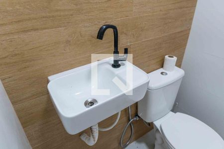 Banheiro de kitnet/studio para alugar com 1 quarto, 23m² em Centro, Niterói