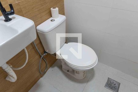 Banheiro de kitnet/studio para alugar com 1 quarto, 23m² em Centro, Niterói