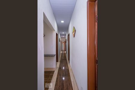 Casa para alugar com 245m², 8 quartos e 3 vagasCorredor