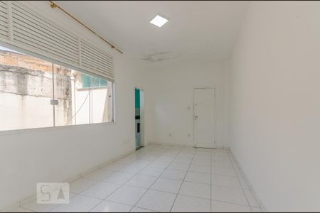 Sala de apartamento para alugar com 2 quartos, 82m² em Matatu, Salvador