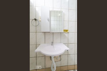 Banheiro - Torneira de apartamento para alugar com 2 quartos, 82m² em Matatu, Salvador