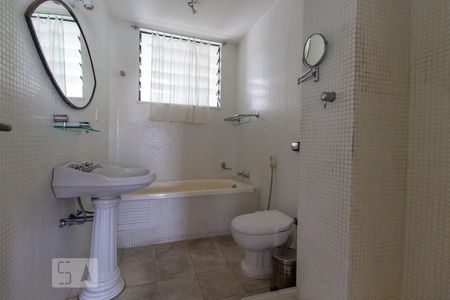 Apartamento à venda com 250m², 2 quartos e 1 vagaBanheiro Corredor