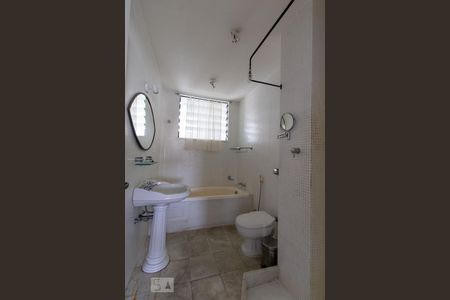 Apartamento à venda com 250m², 2 quartos e 1 vagaBanheiro Corredor