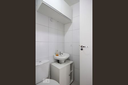 Banheiro de kitnet/studio à venda com 1 quarto, 27m² em Luz, São Paulo