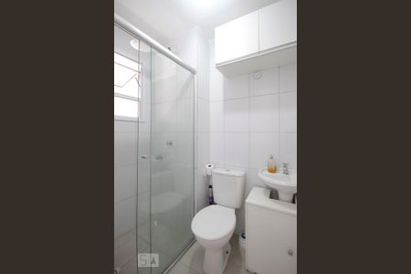 Banheiro de kitnet/studio para alugar com 1 quarto, 27m² em Luz, São Paulo