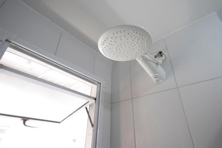 Banheiro de kitnet/studio para alugar com 1 quarto, 27m² em Luz, São Paulo