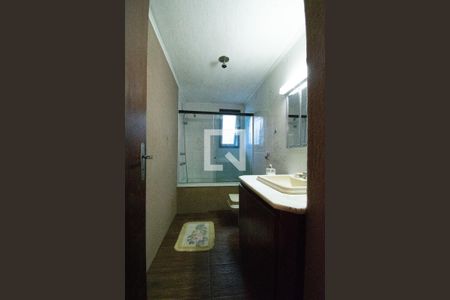 Casa à venda com 219m², 3 quartos e 2 vagas Casa à venda com 219m², 3 quartos e 2 vagasBanheiro