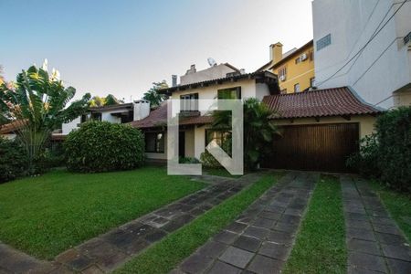 Casa à venda com 219m², 3 quartos e 2 vagas Casa à venda com 219m², 3 quartos e 2 vagasFachada