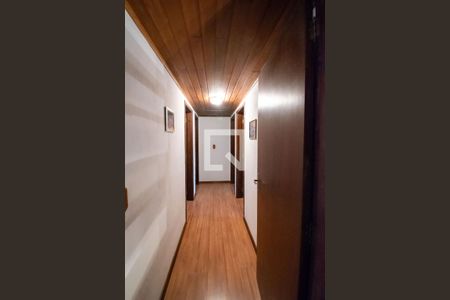 Casa à venda com 219m², 3 quartos e 2 vagas Casa à venda com 219m², 3 quartos e 2 vagasCorredor