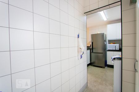 Apartamento à venda com 77m², 3 quartos e 1 vagaÁrea de serviço