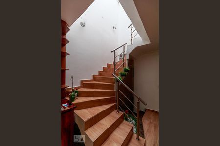 Escada de casa à venda com 3 quartos, 254m² em Vila do Bosque, São Paulo